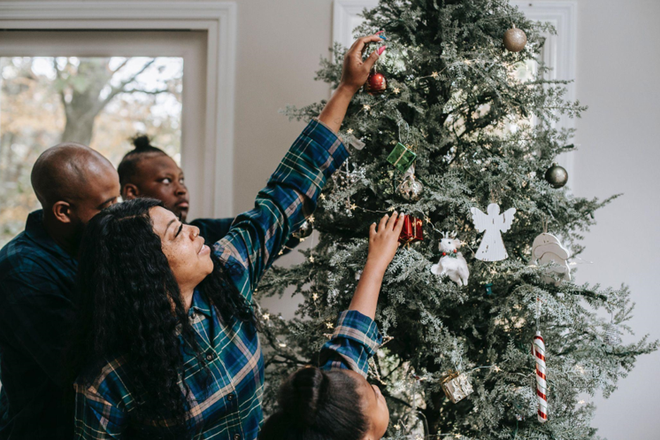 The Benefits of Choosing a Fake Christmas Tree for Your Spring Wedding Milestones